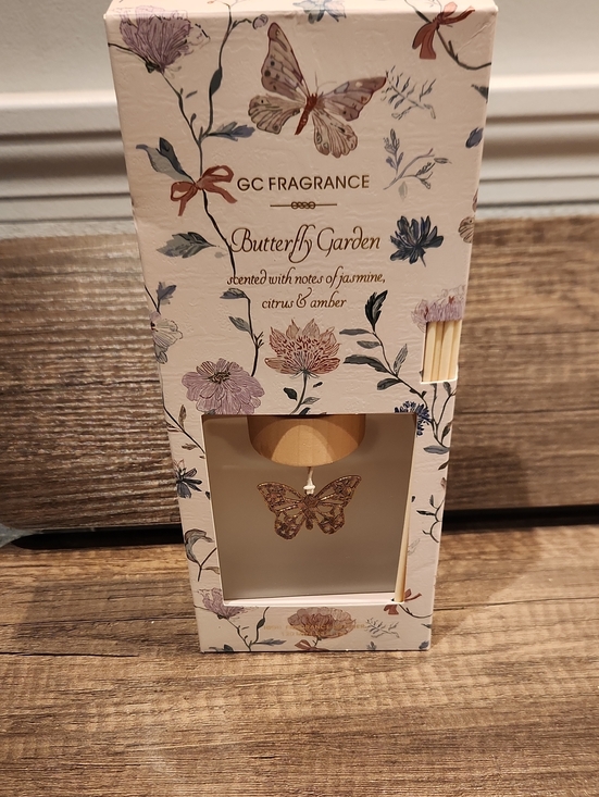 gc fragrance Other - NWT GC Fragrance Butterfly Garden Diffuser - Citrus & Amber 4.23 Fl Oz
